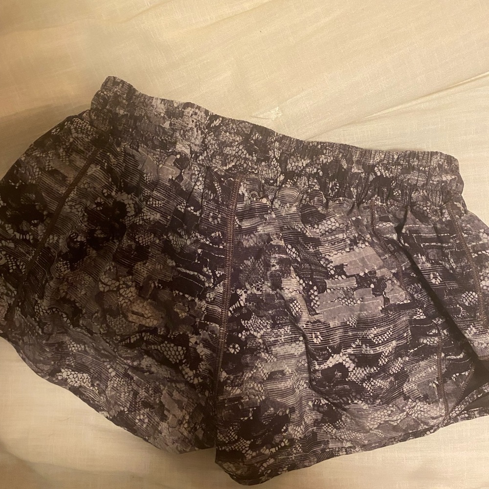 Lululemon hotty hot shorts - Picture 3 of 3